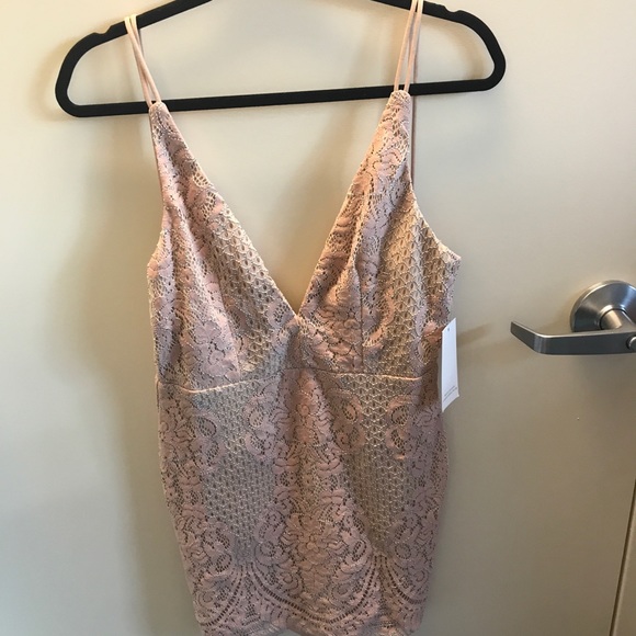 Rose lace dress - Picture 3 of 3